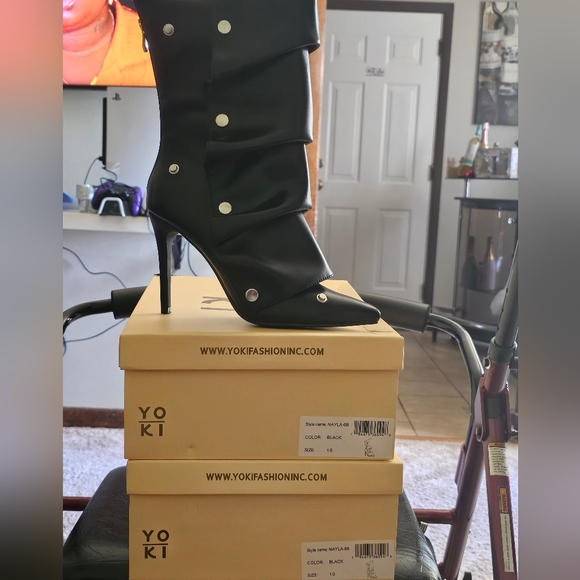 Yoki Shoes - Yoki Black Pointed Stiletto Ankle Boots with Snap Accents